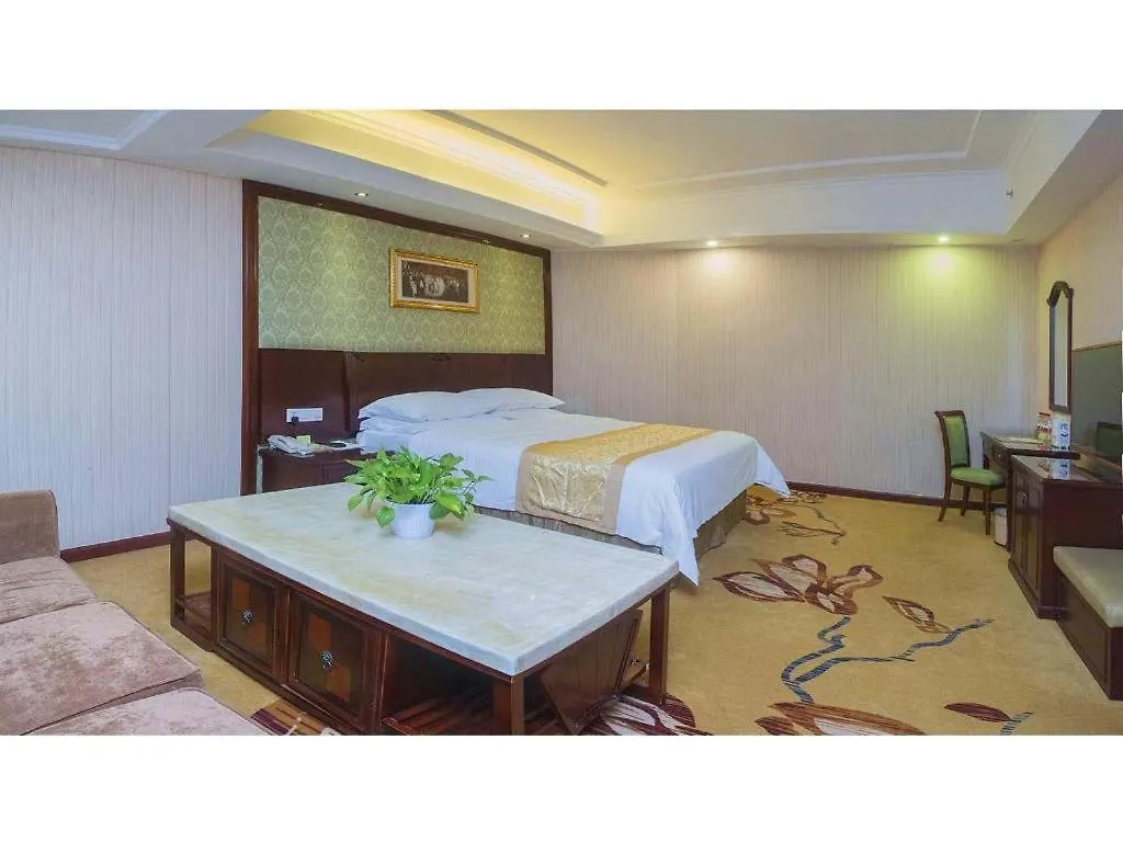 Vienna Hotel Shenzhen International Exhibition Center Fuhai Qiaotou 3*,  China