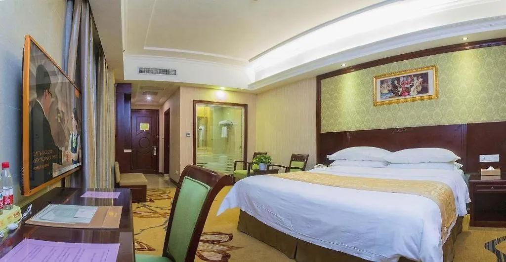 Vienna Hotel Shenzhen International Exhibition Center Fuhai Qiaotou 3*,  China